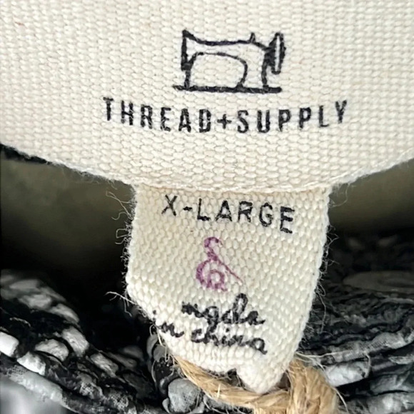 Thread & Supply Vegan Leather Snakeskin Print Zip Front Skirt Size XL NWT Black - Picture 10 of 14